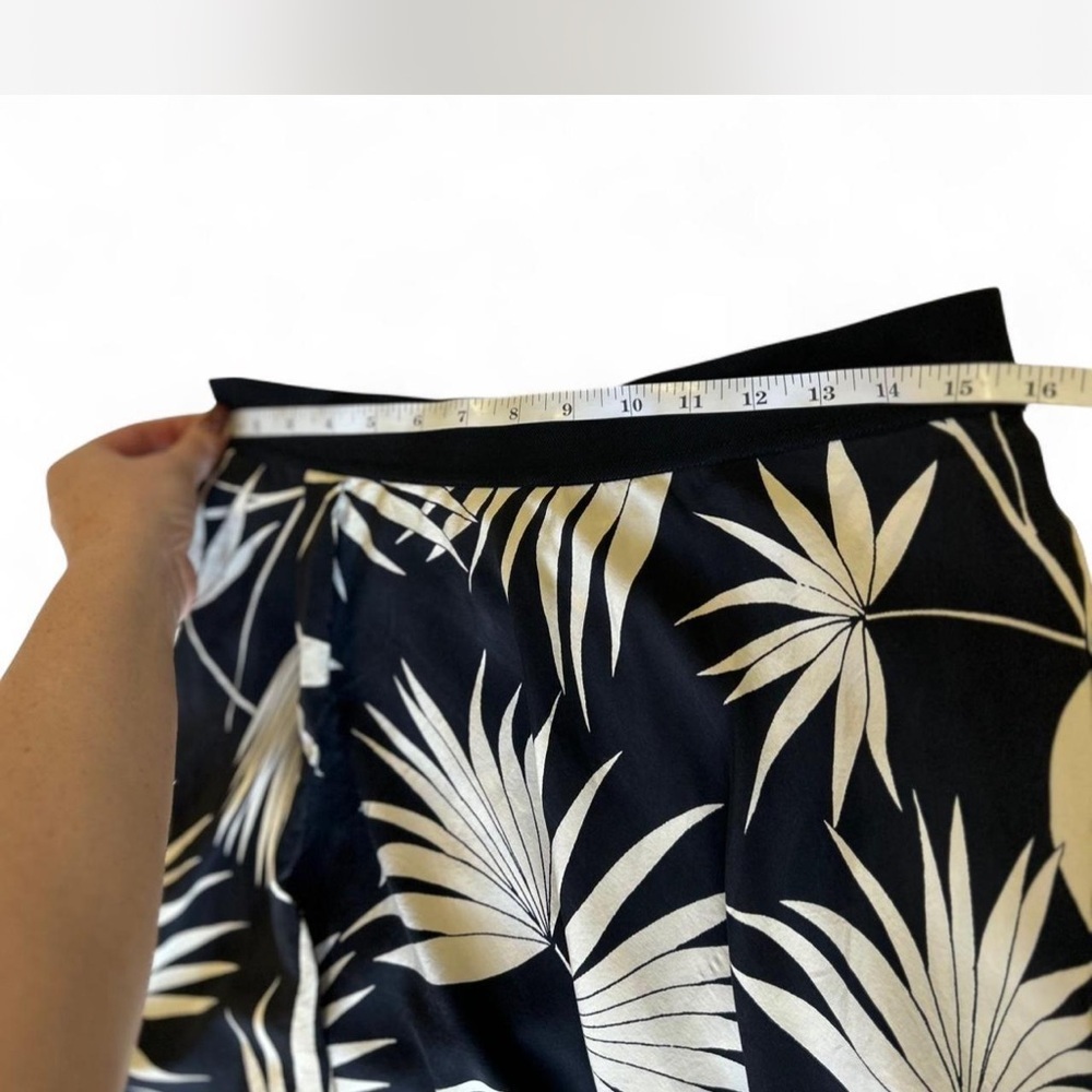 Tommy Bahama 100% Silk Black & Ivory Tropical Palm Print Waterfall Midi Skirt M - Picture 5 of 5